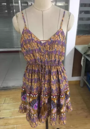 最近のアパレル小ロットオリジナル商品ワンピース