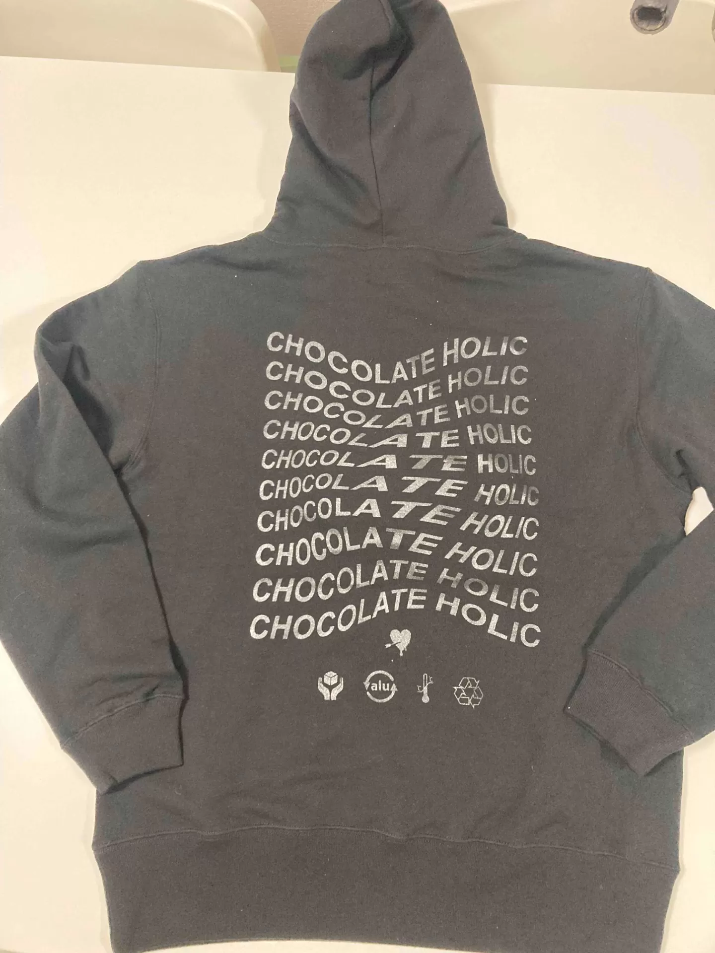 コラボ企画でオリジナルパーカーの生産です。