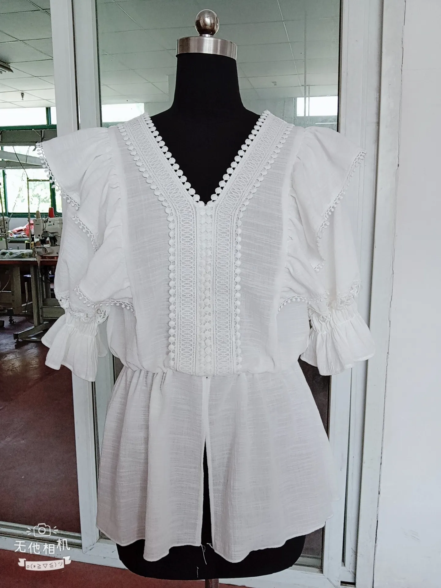 レース使いのブラウス小ロットオリジナル生産