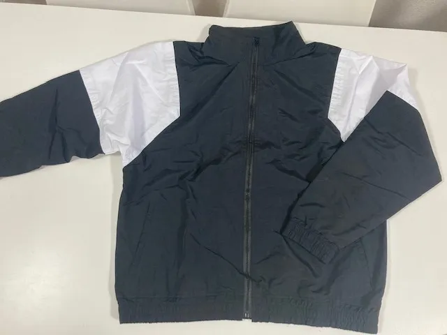 ナイロンジャケットを小ロットでオリジナルOEM生産