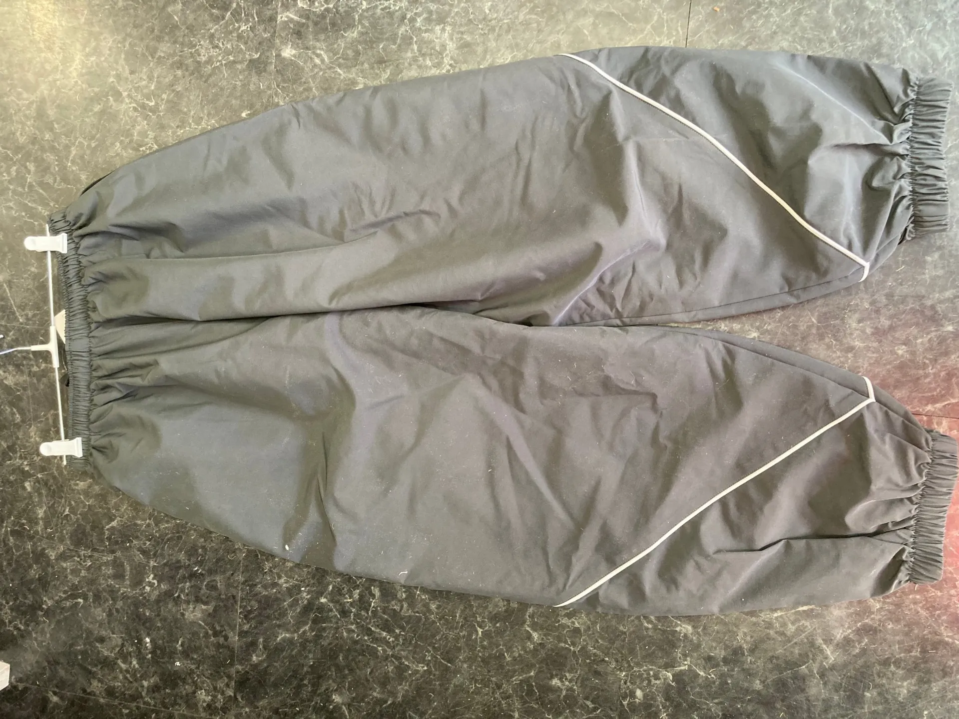 ナイロンパンツの小ロット生産、オリジナル　OEM生産です