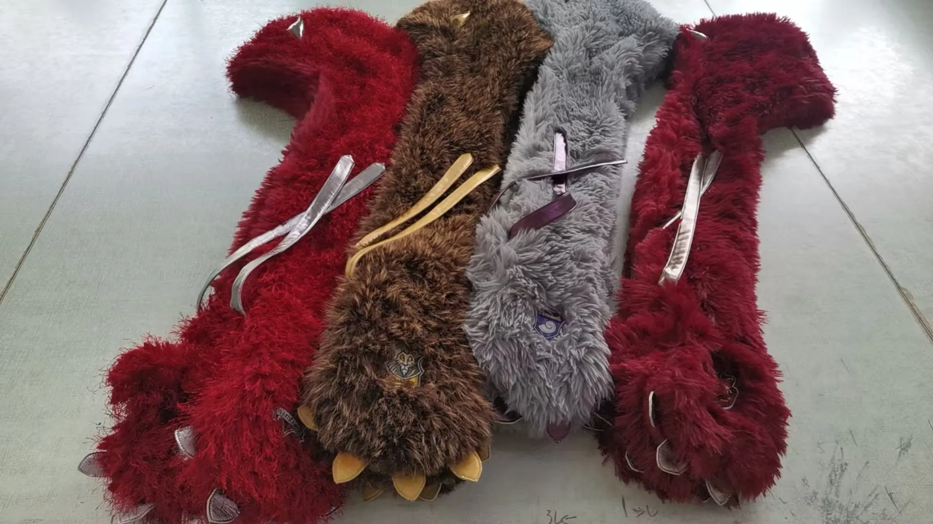 ファー素材キャラクターコラボ帽子、小ロット、OEM生産