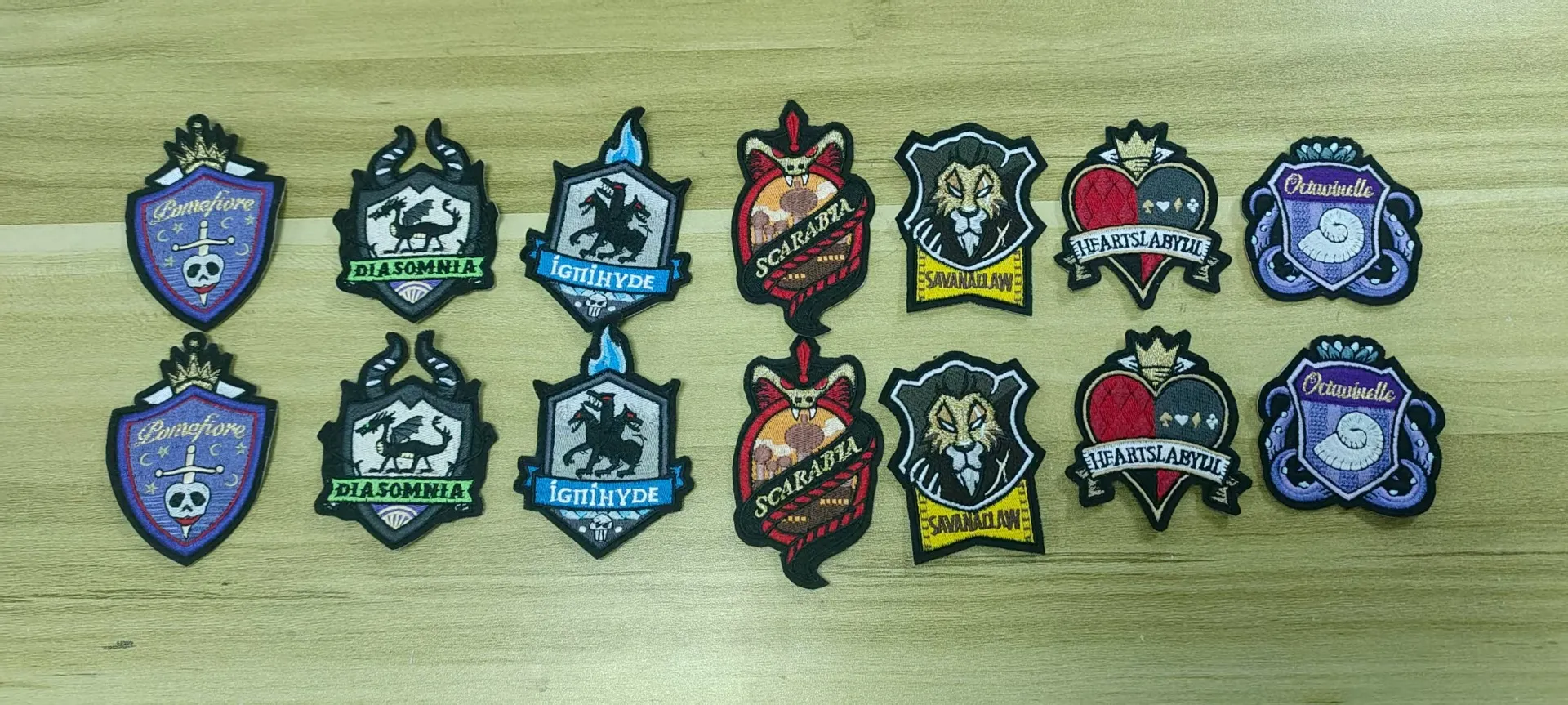 キャラクター商品、スリッパ、ワッペンなど小ロット生産OEM生産