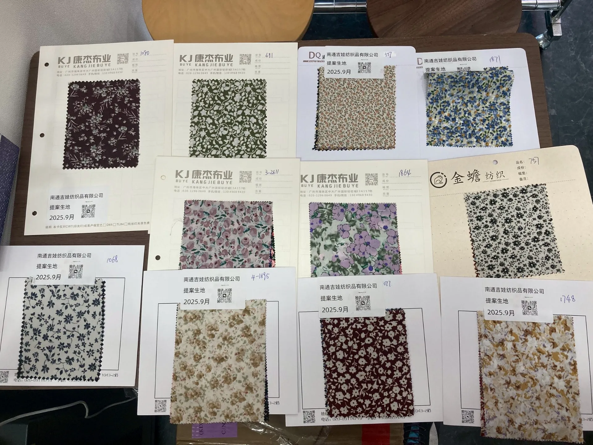 プリント柄と使ってのワンピース生産、小ロットOEM生産