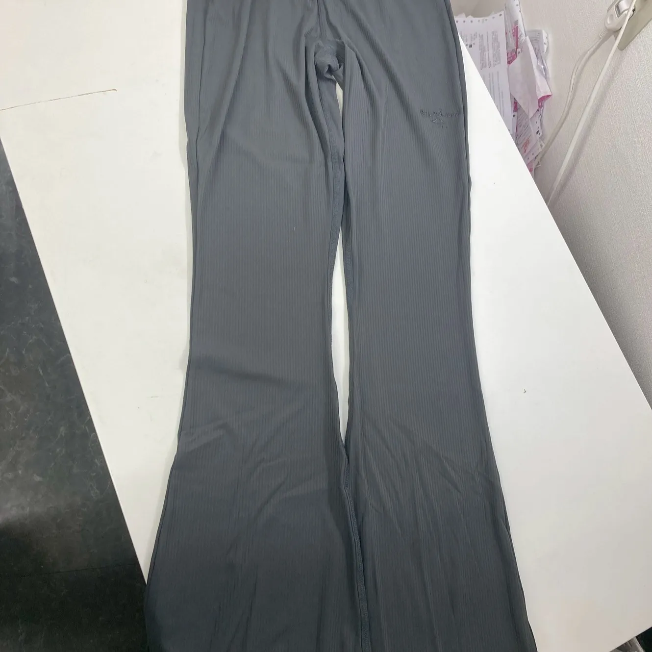 ベルボトムパンツは、一度流行した70年代のファッションアイテ...