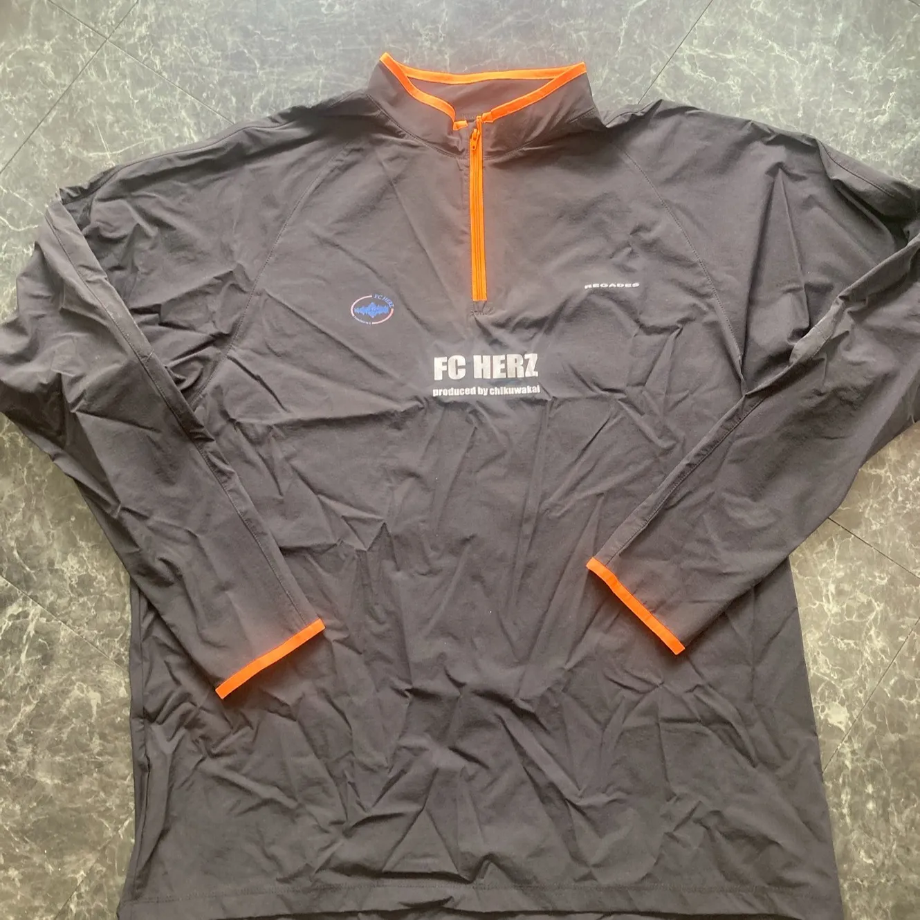 企業ロゴ入りのユニホームジャージの生産についてご紹介いたしま...