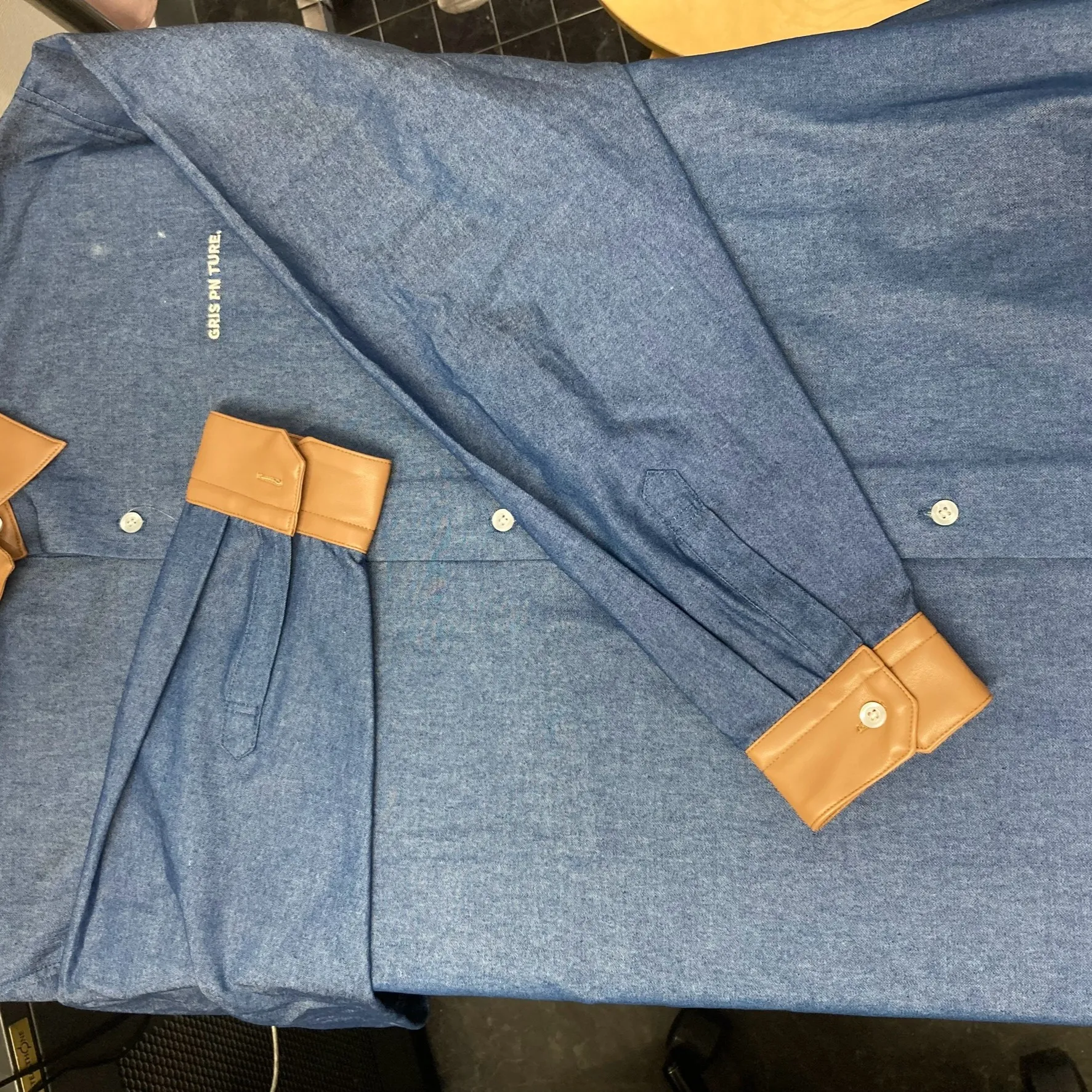 カジュアルシャツ、トップスジャケットの生産です。